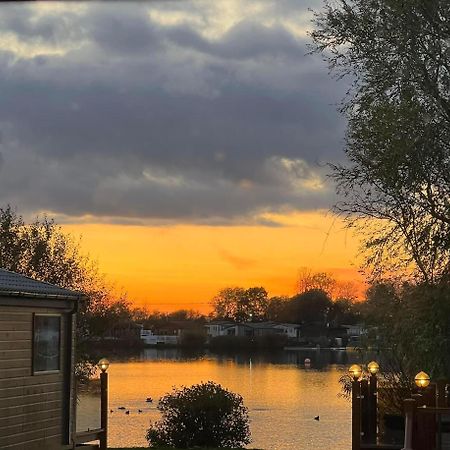 Hot Tub Breaks At 35 Merlin Point Tattershall Hotel ภายนอก รูปภาพ